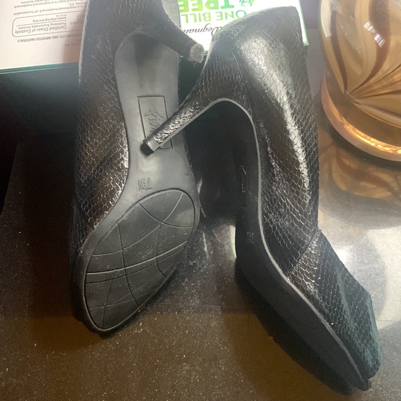 7.5 heels - Picture 2 of 2